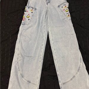 Light Wash Women's Jeans with Embroidered Cartoon Pockets